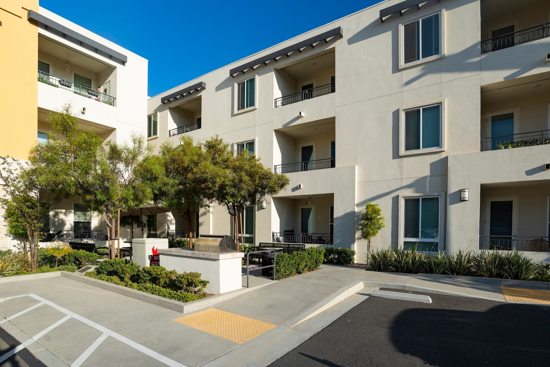 Apollo Apartments &mdash; photo 2 of 4